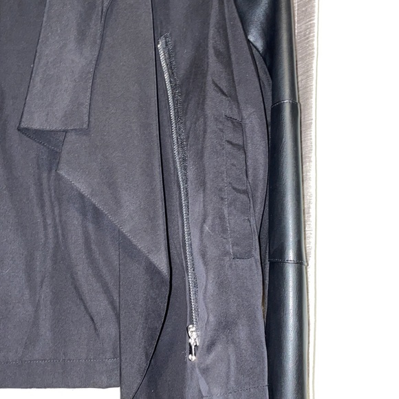 VON MAUR: black leather jacket size XS ((like new)) - Picture 3 of 9